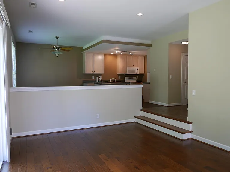 1720 Clay Dr — Photo 9