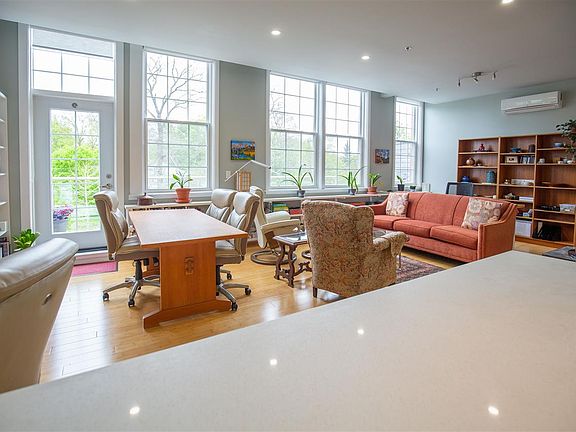 4th image of 590 Saint George St #309