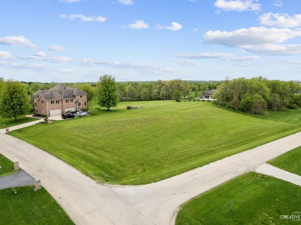 41W151 Fox Den Ct, Elgin, IL 60124