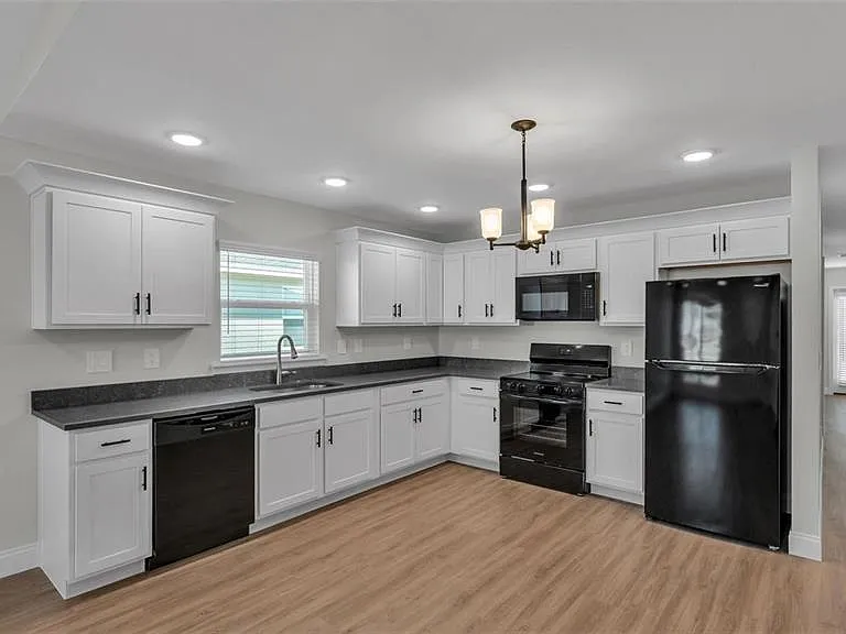 1246 Dorothy St — Photo 5