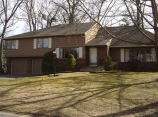 69 Lynnwood Dr, Longmeadow, MA 01106