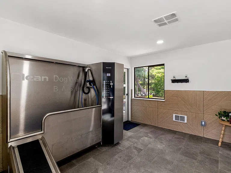 Pet Wash Space at The Lakes Apartments in Bellevue, WA 98007