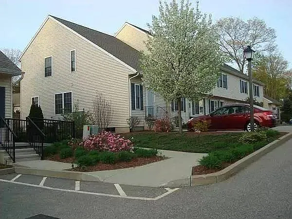 Building Photo - 167 Briar Ln