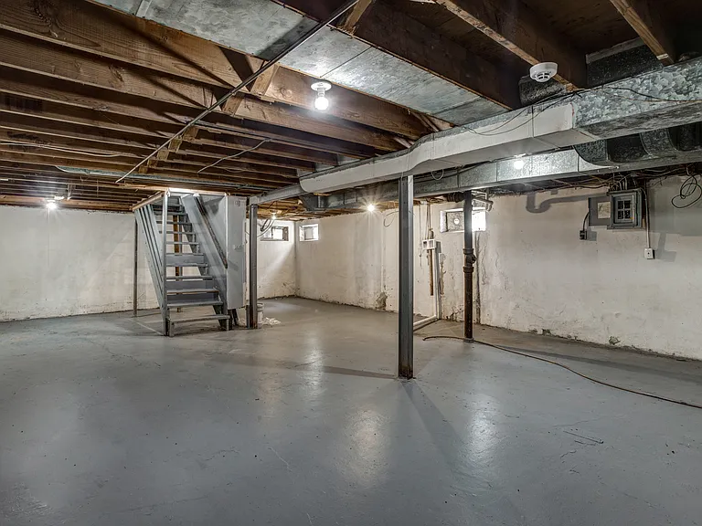 1304 Grant Dr — Photo 24