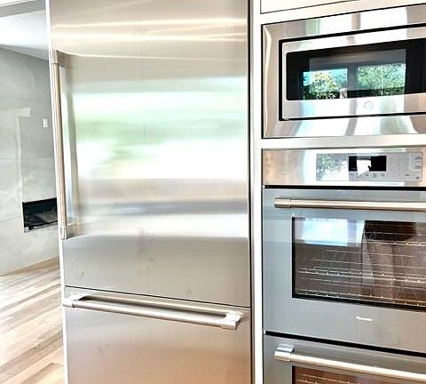 CHEF'S APPLIANCES; Thermador Double Ovens