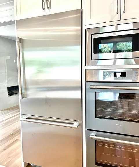 CHEF'S APPLIANCES; Thermador Double Ovens