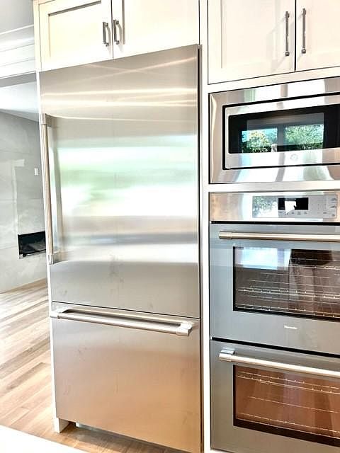 CHEF'S APPLIANCES; Thermador Double Ovens