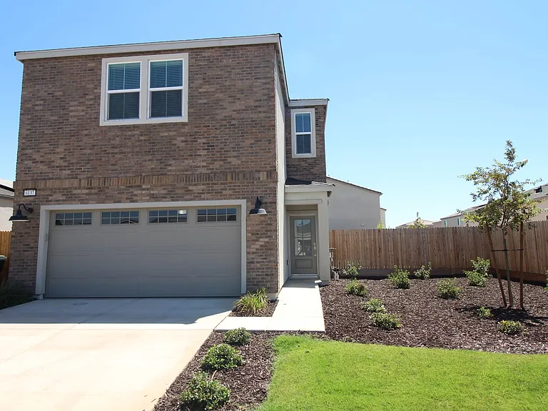 6137 W Ramona Way — Photo 1