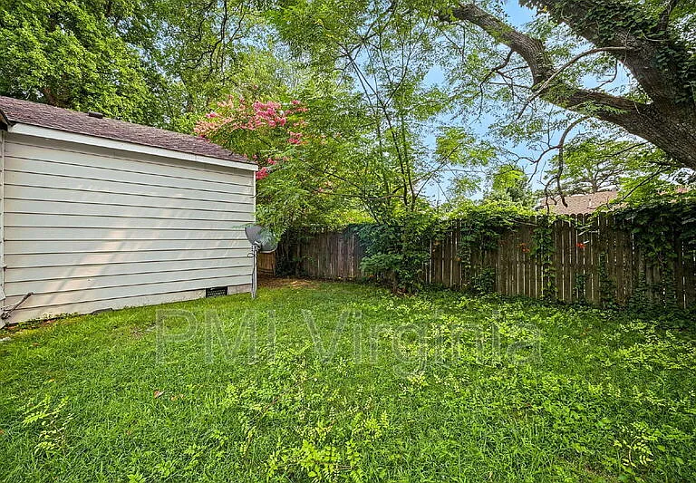 3407 Essex Cir — Photo 21
