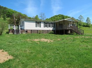 1326 River Rd, Walton, WV 25286