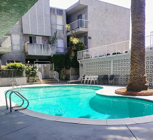 Vanowen Plaza Photo 1