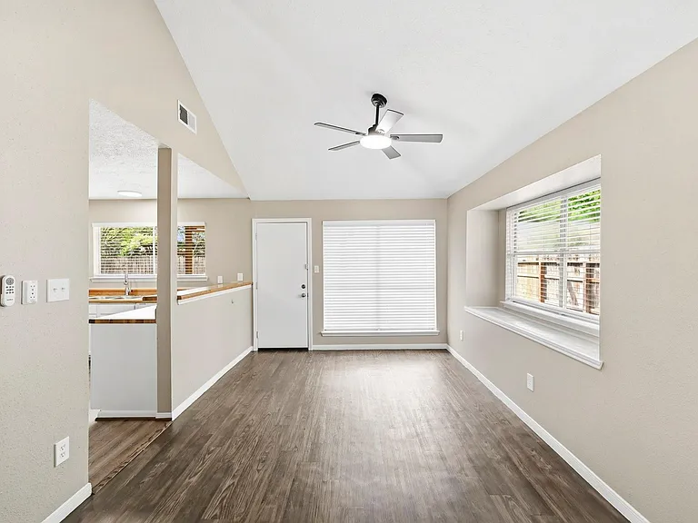 5202 Roserock Ln — Photo 7