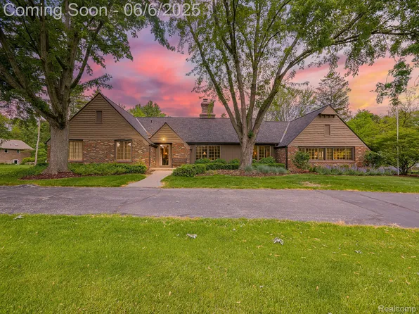 90 Wind N Wood Dr, Okemos, MI 48864
