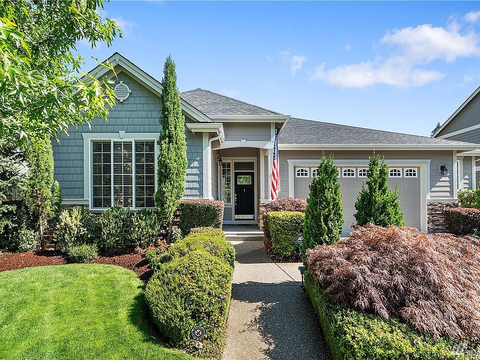 Welcome to the beautifully landscaped 9349 Earhart Street!