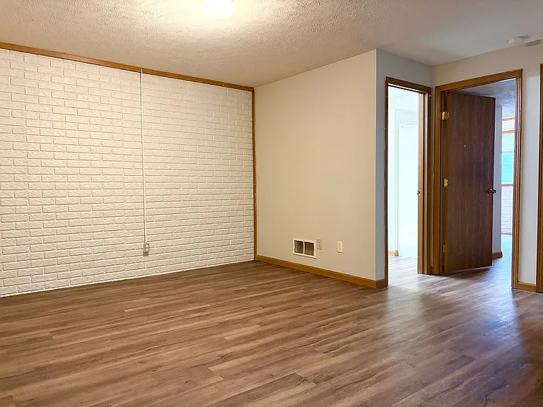 228 Crossing Dr — Photo 12
