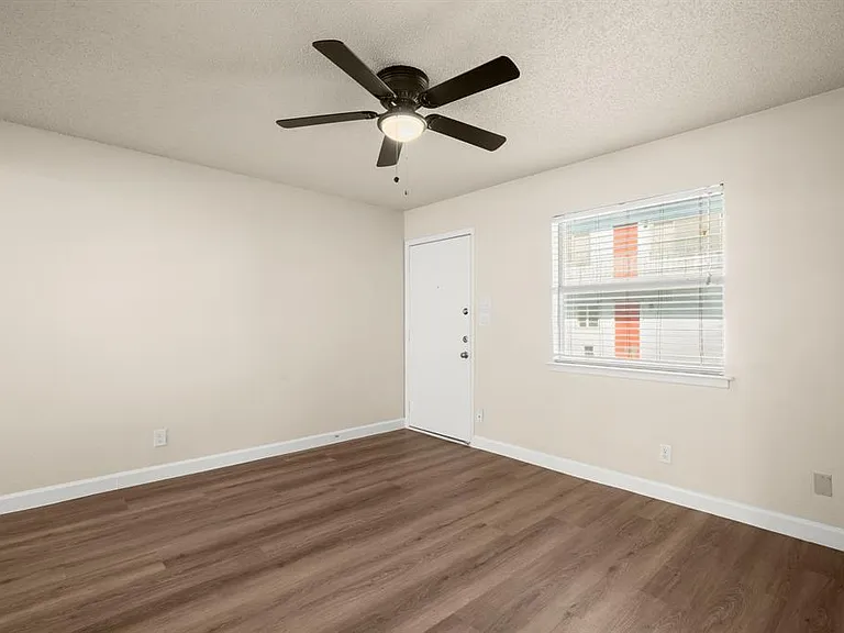 2408 Longview St #112 — Photo 11