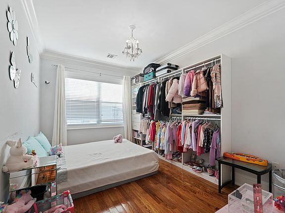 4th image of 266 Laurel Ave #2