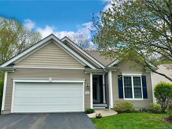 143 Country Club Drive #143, Oxford, CT 06478