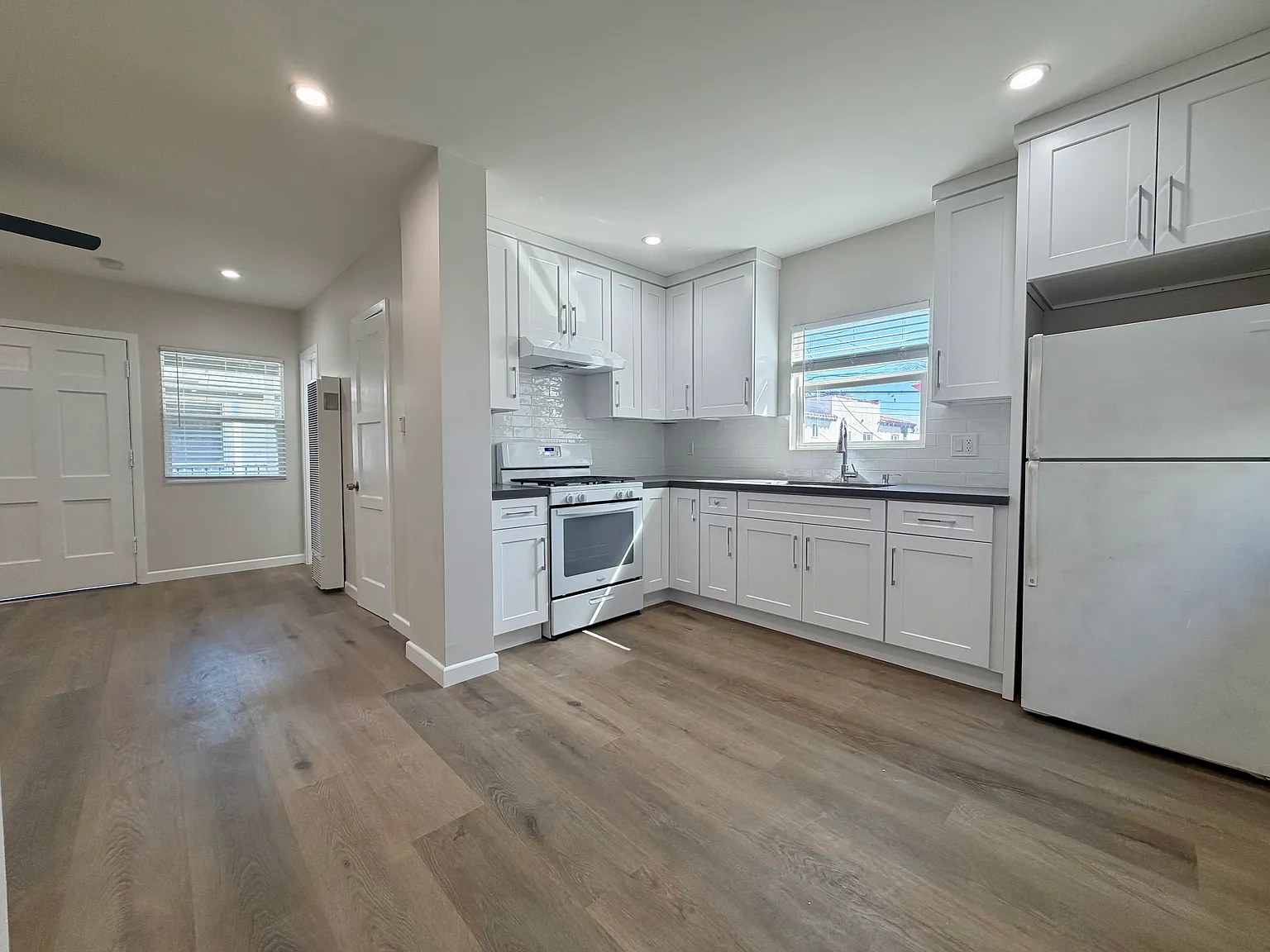 Studio, 560 sqft, $1,995 — Photo 4