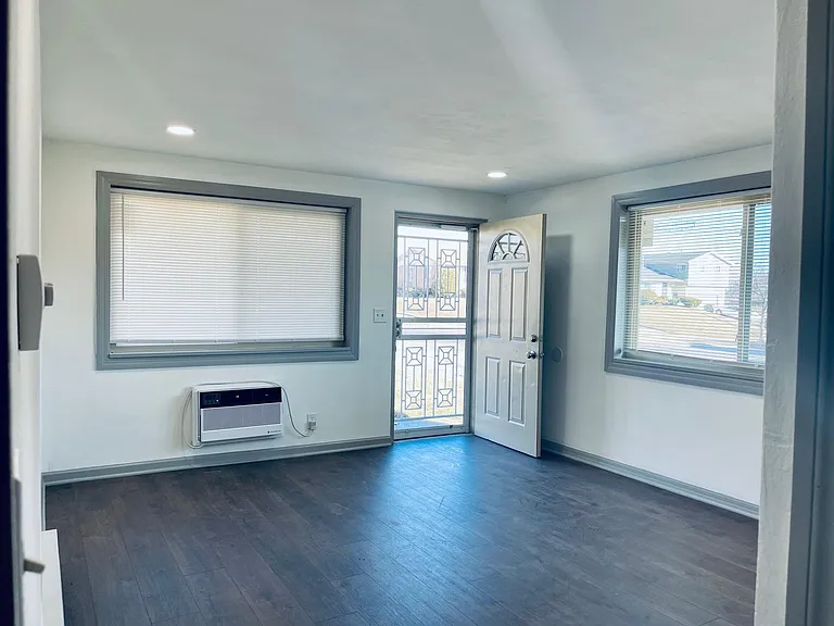 803 Burwood Ave #803 — Photo 3