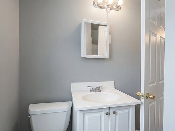 4th image of 307 Main St APT 2A