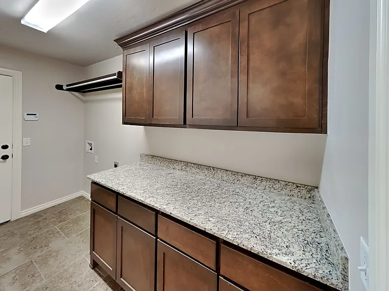 5720 Saint James Pl — Photo 19