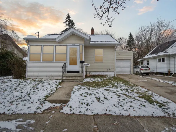 1105 Woodsum St, Jackson, MI 49203