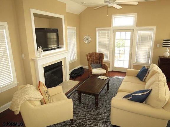 2nd image of 2242 West Ave #2