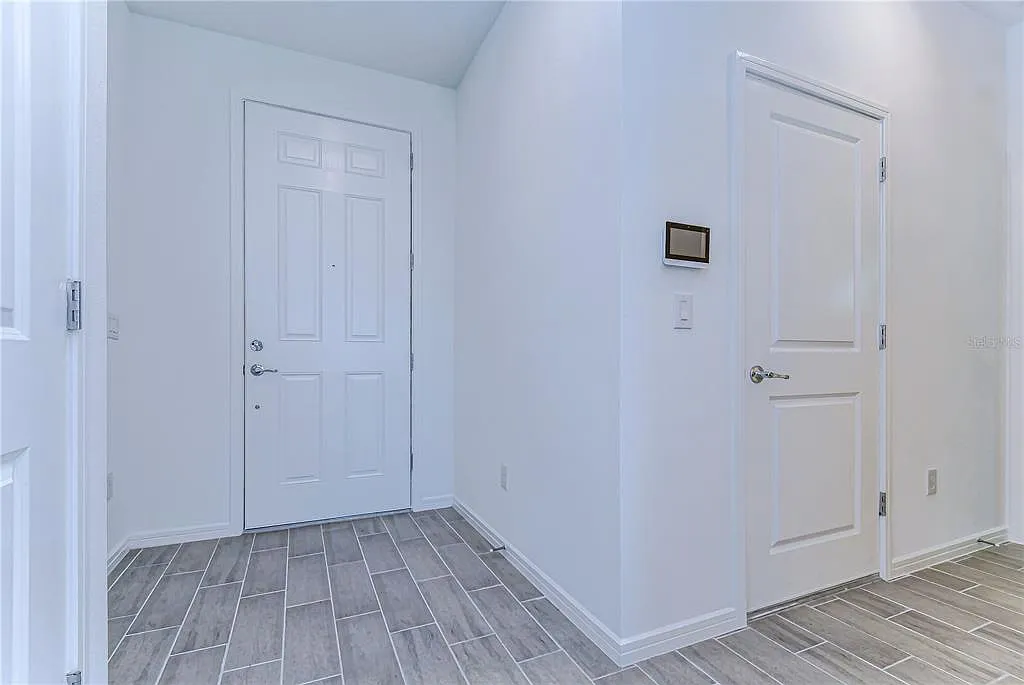 4 bed, 3.0 bath, 2260 sqft, $3,200 — Photo 4