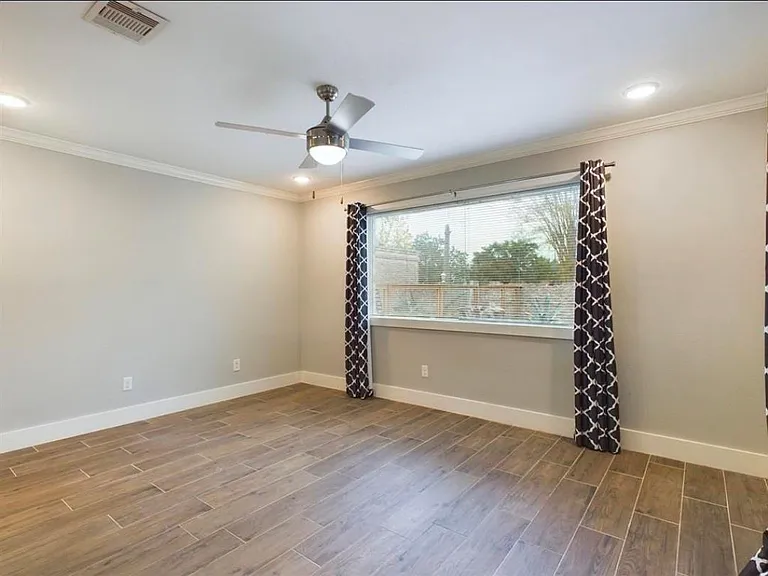 9007 Sharpcrest St — Photo 12