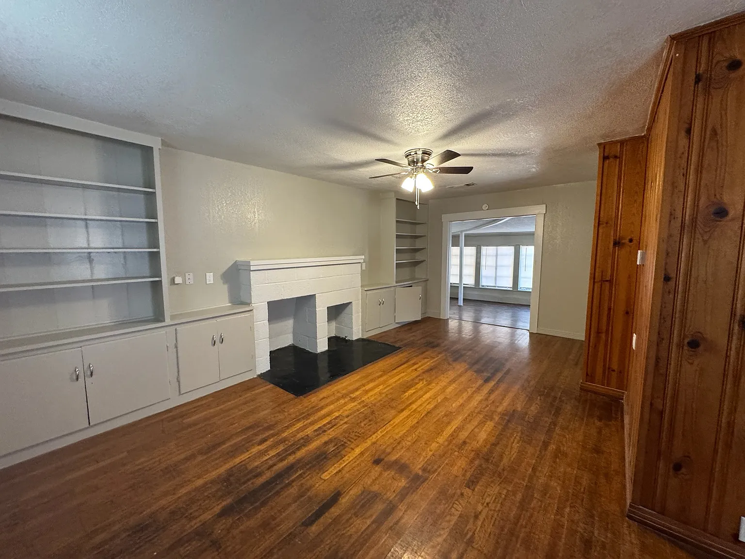 2 bed, 1000 sqft, $1,050 — Photo 2