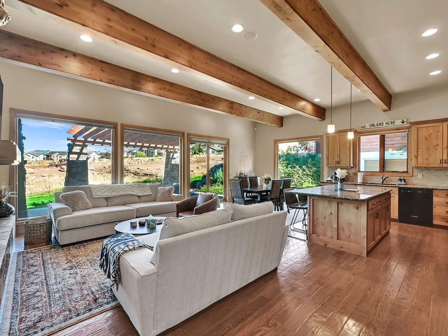 3 bed, 2300 sqft, $4,500 — Photo 3