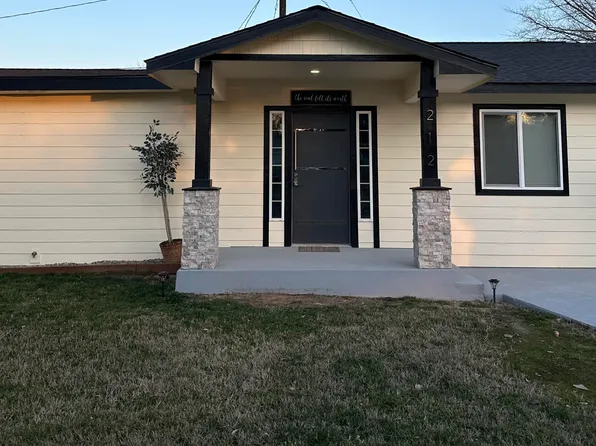 212 W Blvd N #S, Granger, WA 98932