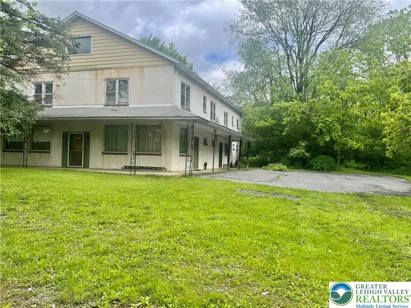 403 N Walnut St, Bath, PA 18014