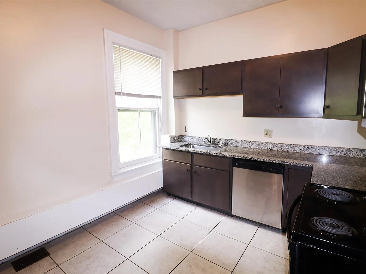 2615 Eden Avenue — Photo 4