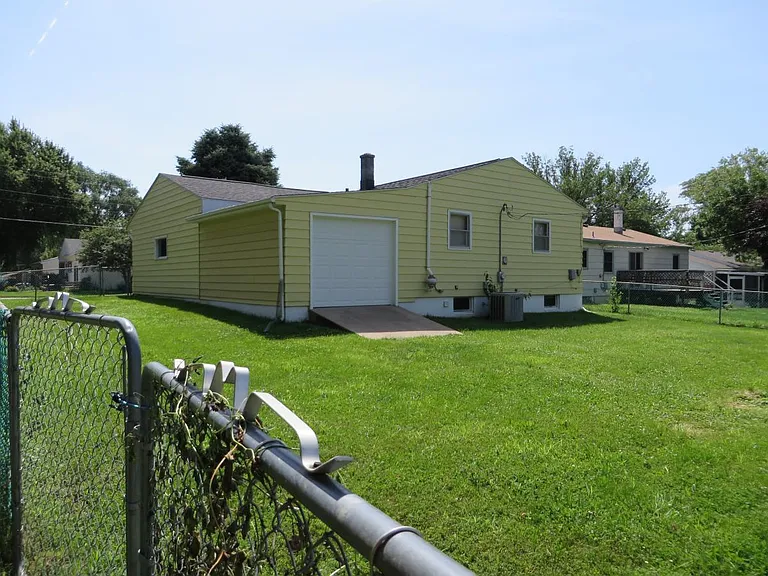 3202 Calhoun St — Photo 25