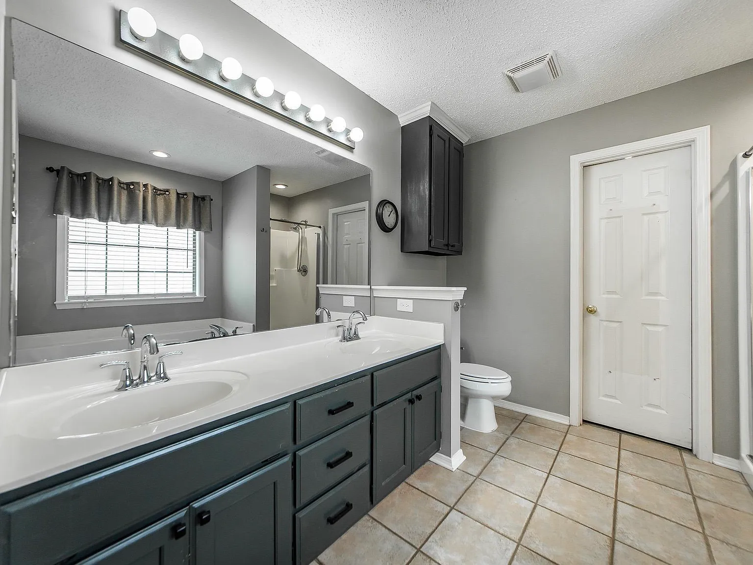 216 Chantilly Circle - 1 — Photo 4