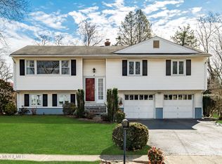 14 Shirley Ann Dr, Ocean, NJ 07712