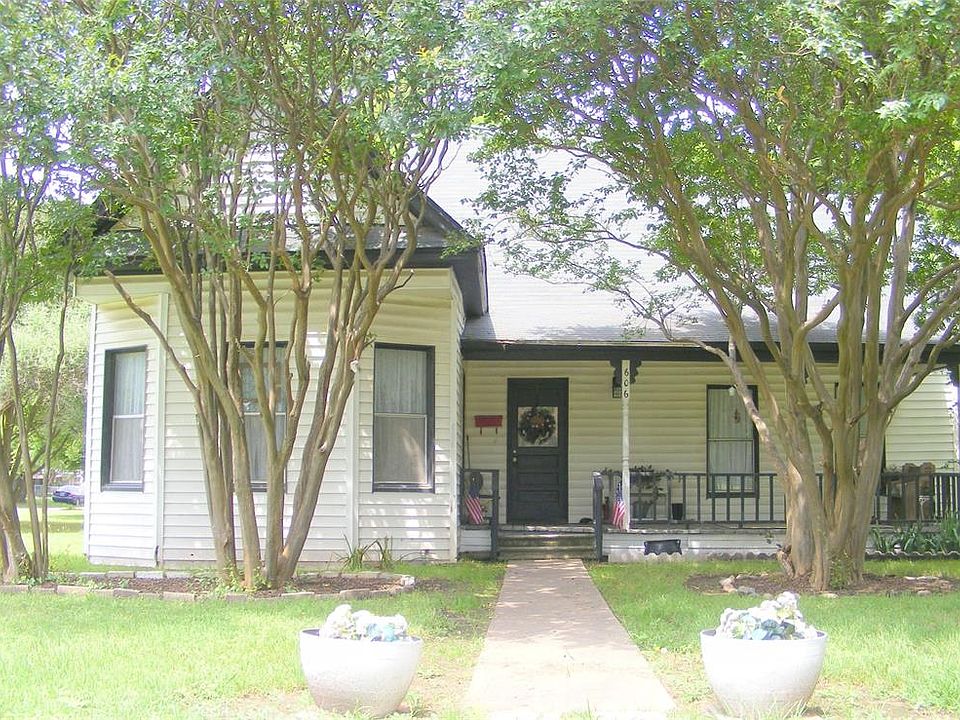 1st image of 606 N Cypress Ave