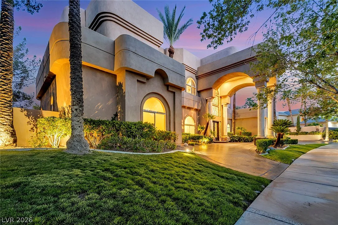 6 bed, 8.0 bath, 7392 sqft, $12,500 — Photo 1
