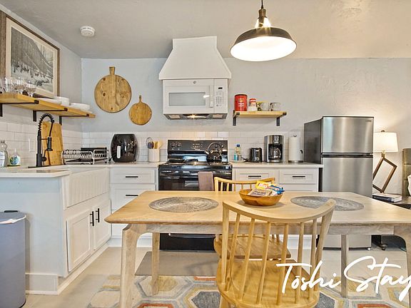 4th image of 1604 NW 40th St #1604