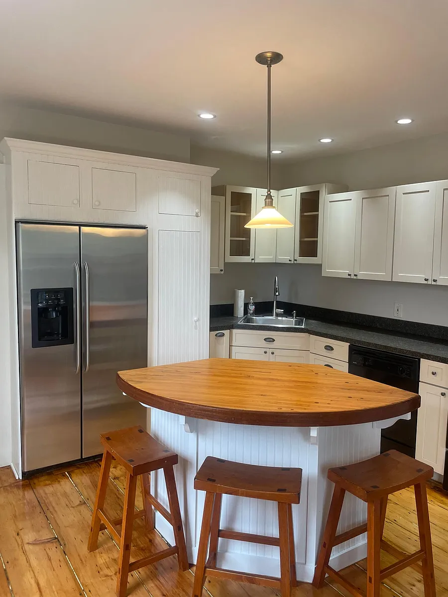 Building Photo - 72 B St