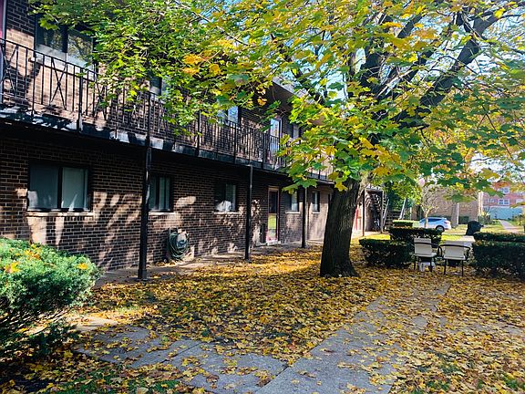 Brick building with mature trees a block from all of the downtown shops, steps from The Art Center and Community Center and a short walk to Lake Michigan and Central Avenue train station. Easy street parking for your guests and one designated parking spo