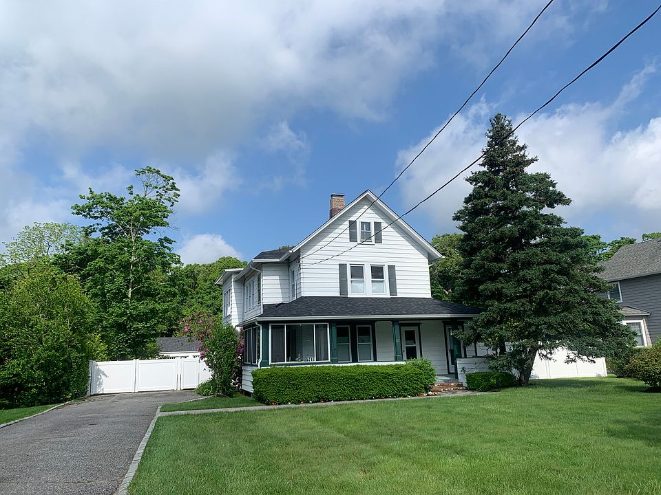 1st image of 218 Bayport Ave #2