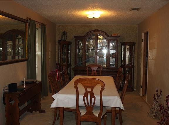 3rd image of 3121 Louis Ave