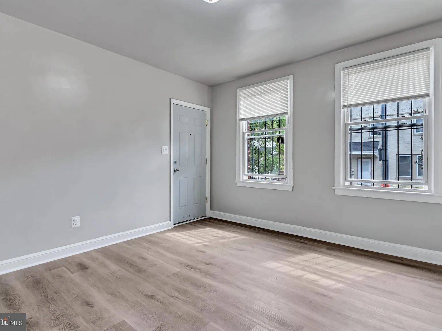 2 bed, 1.0 bath, 750 sqft, $2,800 — Photo 2