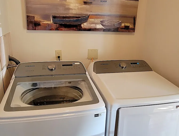 Washer/Dryer in unit