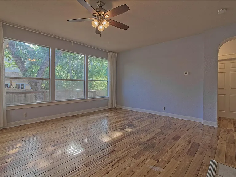 610 Palo Alto Ln — Photo 17