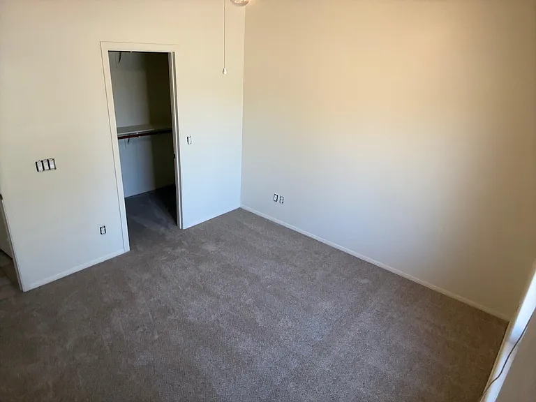 999 S Riparian Ave — Photo 14