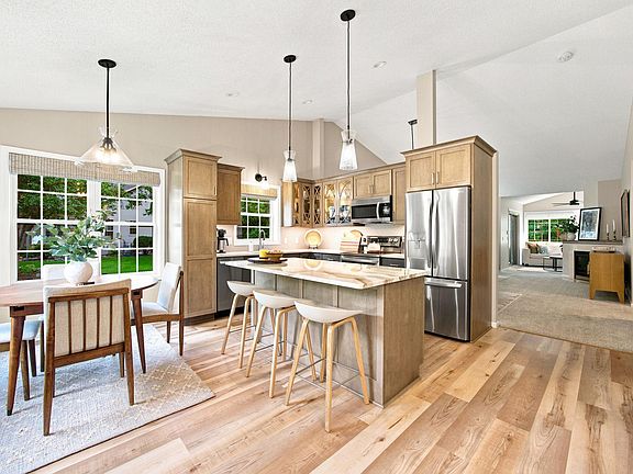 5th image of 27732 Woodland Dr